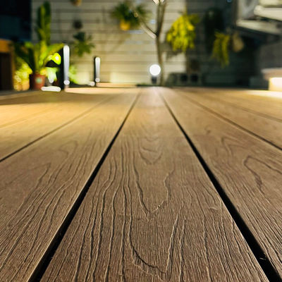 Καλή τιμή. συνθετικό Co-Extrusion WPC Decking Carton Packaging Υψηλή αισθητική σε απευθείας σύνδεση